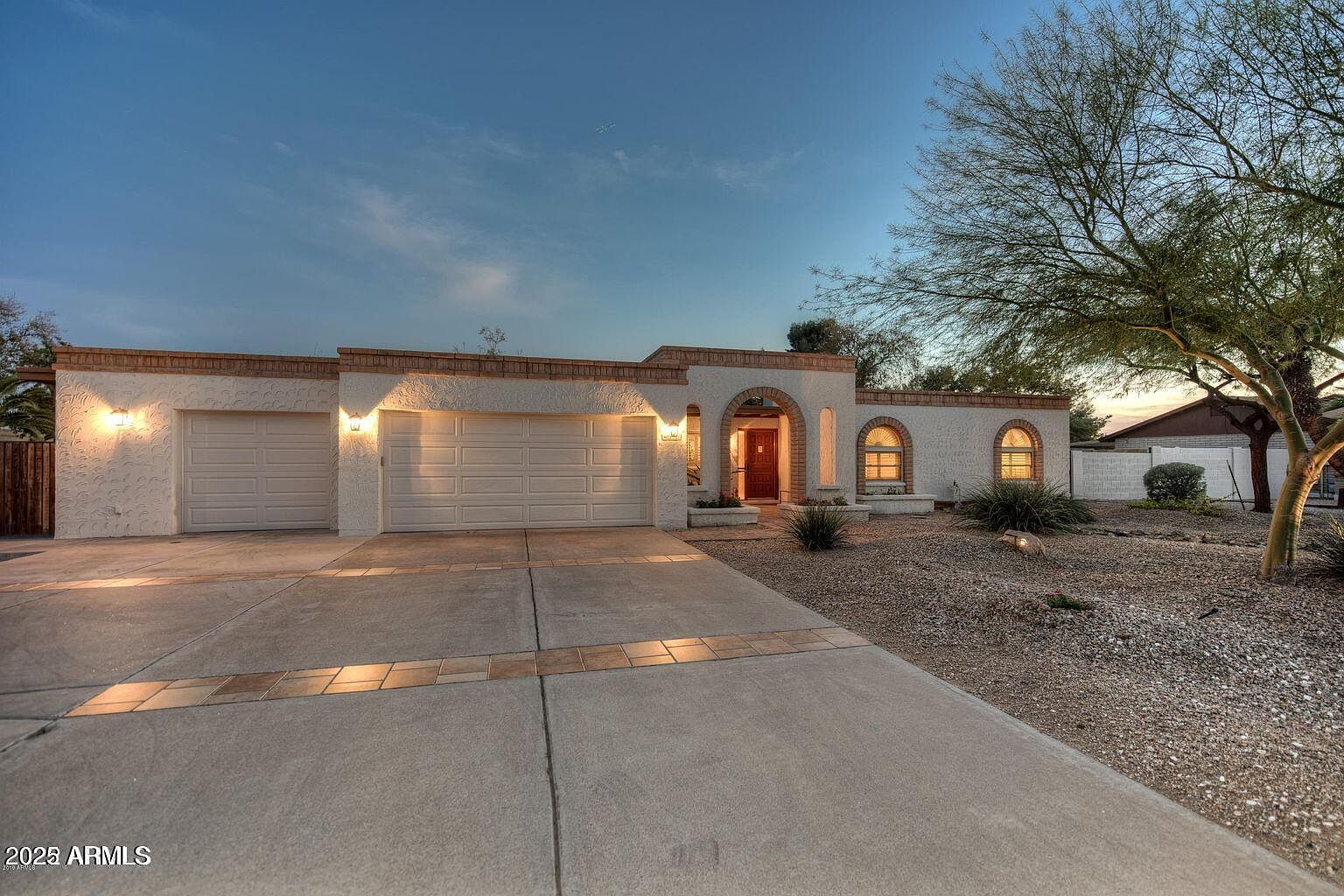 5345 E Crocus Dr photo 3