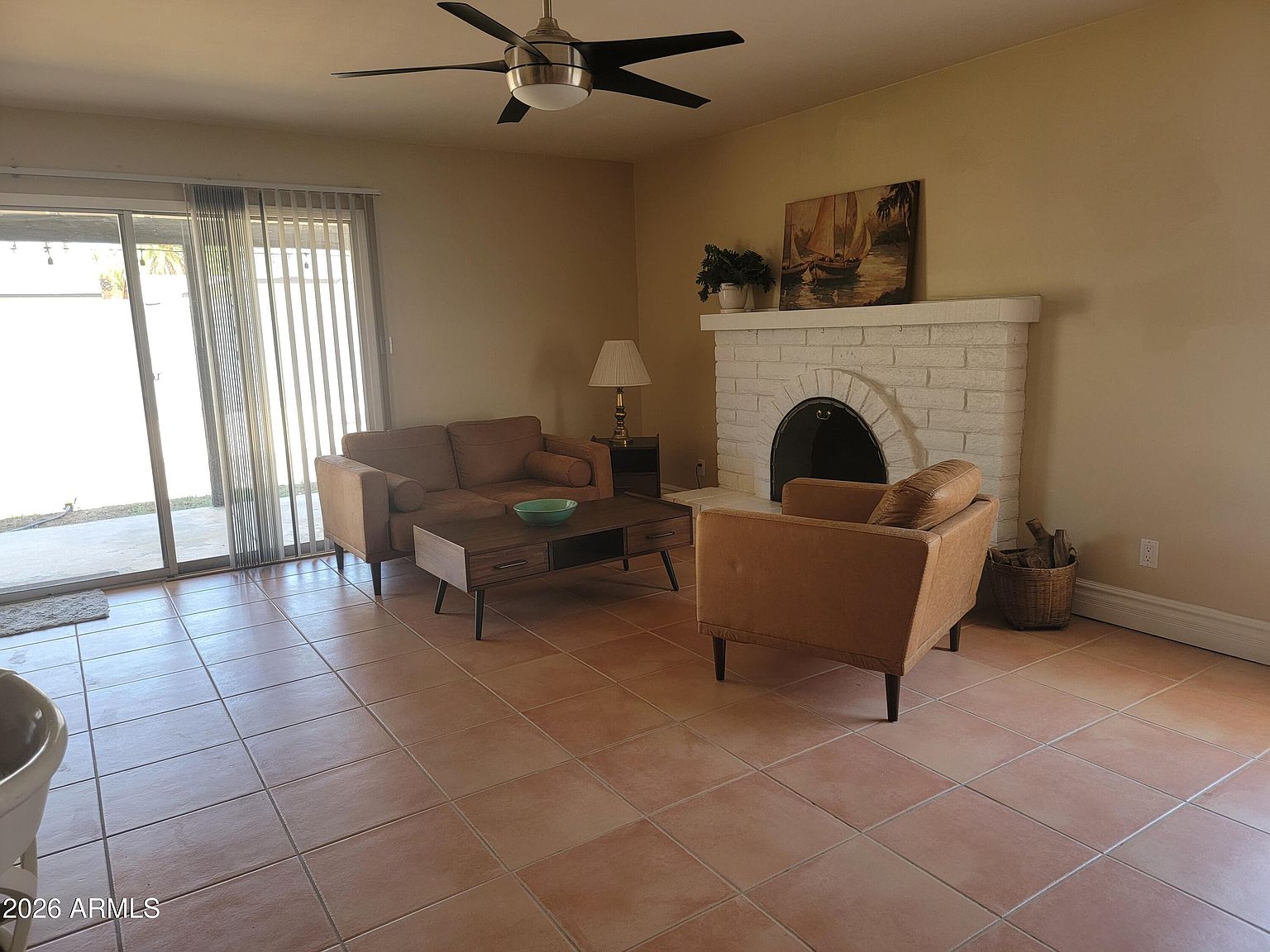 5118 E Gelding Dr photo 3