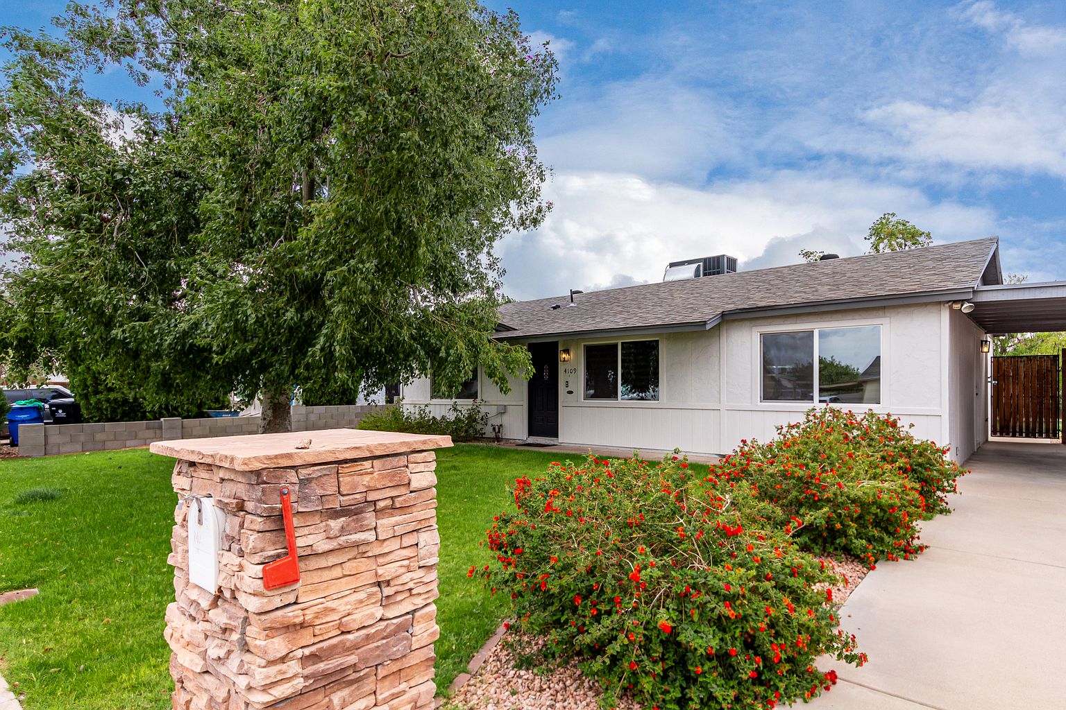 4109 E Crocus Dr photo 4