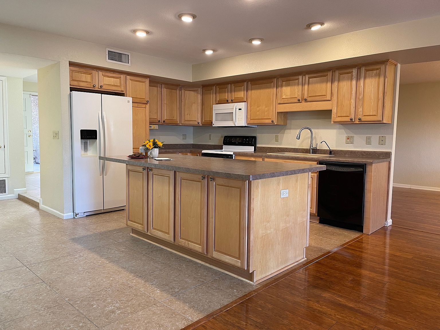 6317 E Aire Libre Ln photo 4
