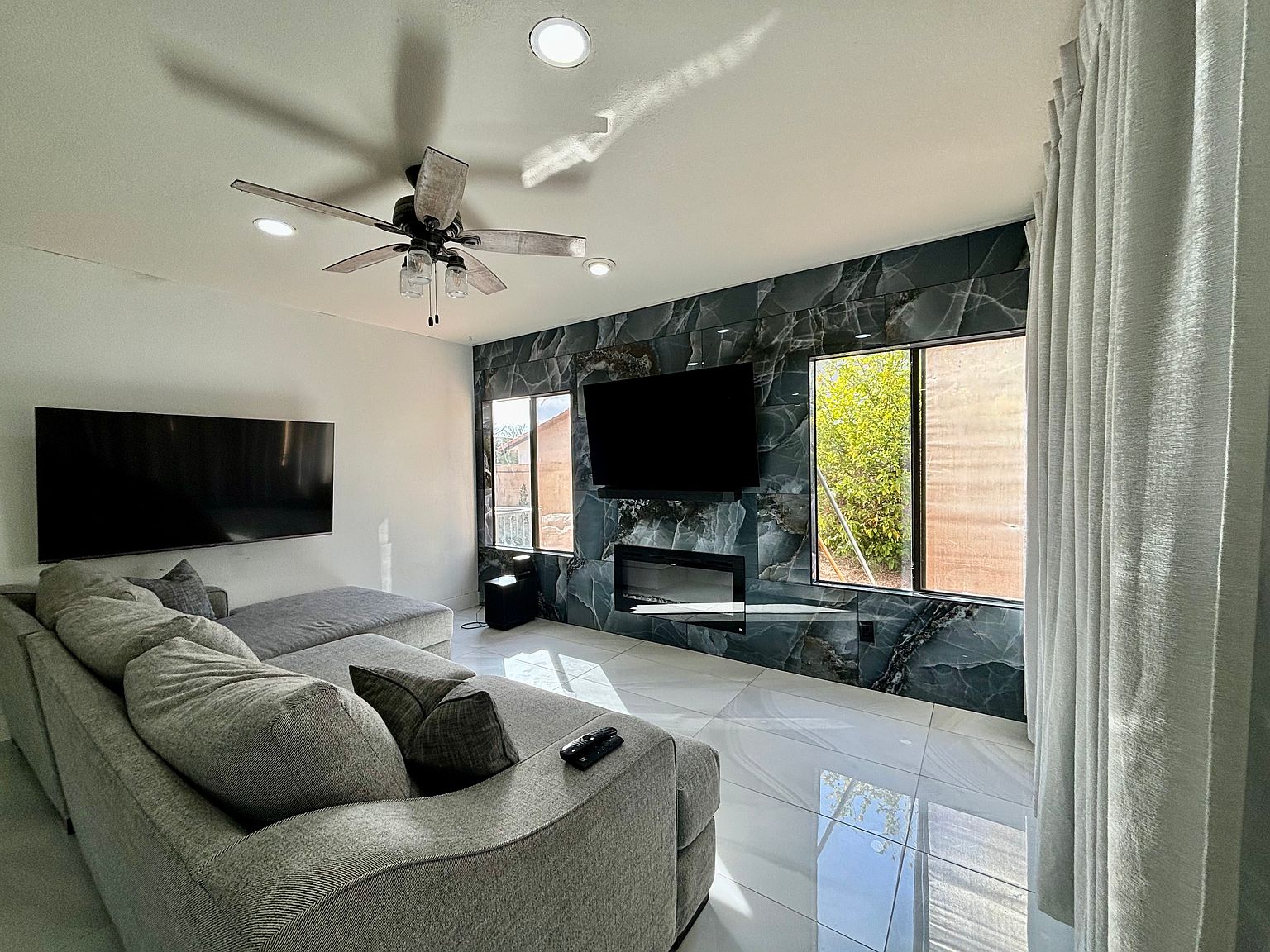 5544 E Kelton Ln photo 3