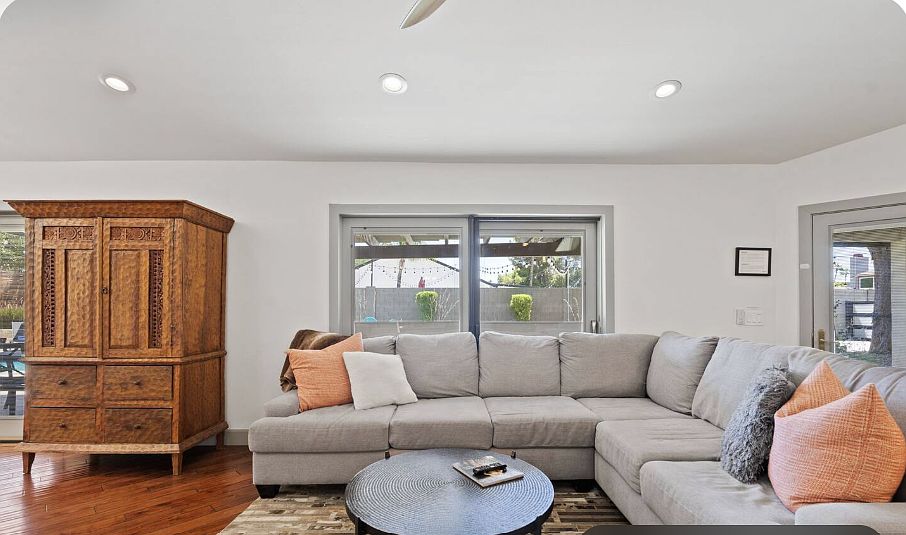 5362 E Kelton Ln photo 4