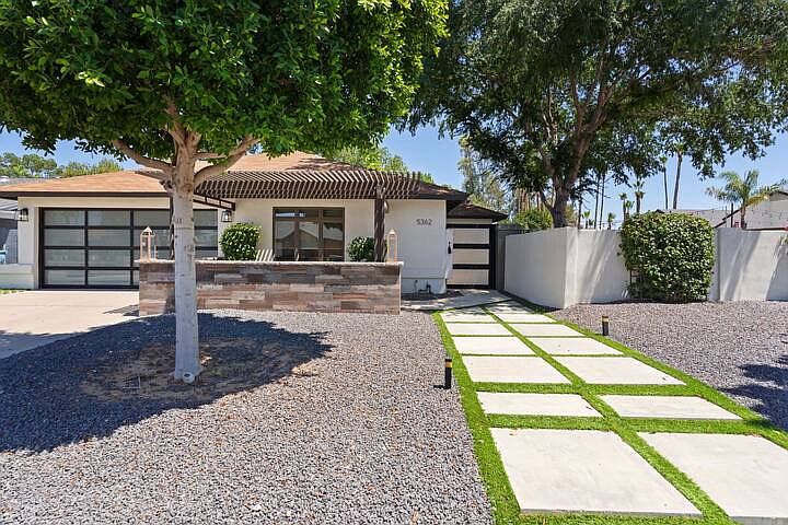 5362 E Kelton Ln photo 2