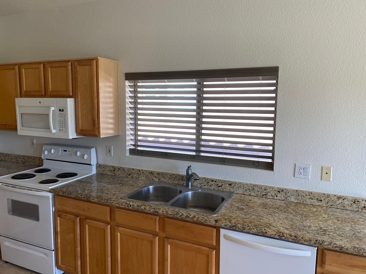9427 E Whitewing Dr photo 5