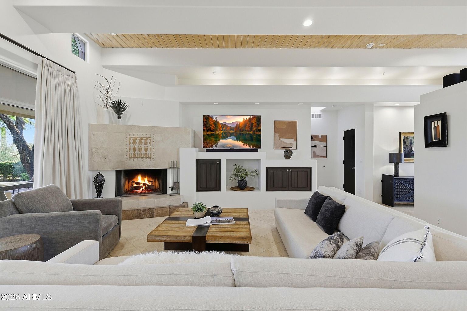 7912 E Dale Ln photo 3