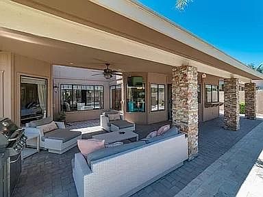 9628 E Windrose Dr photo 5