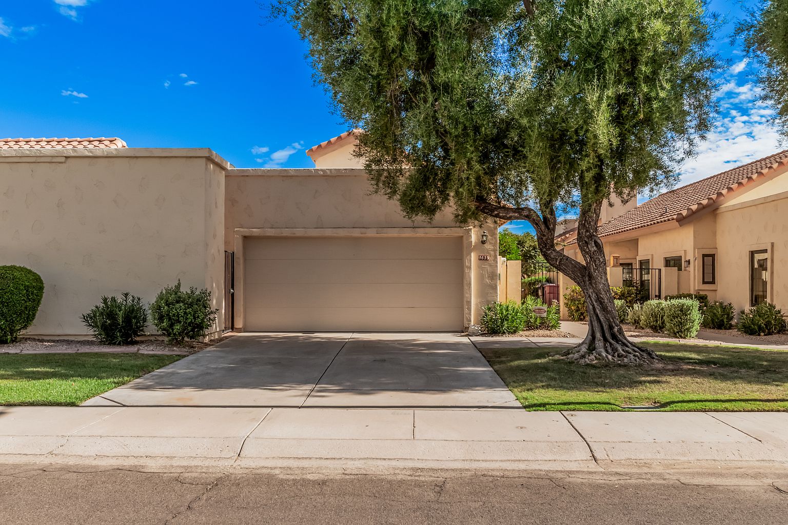 9635 E Sutton Dr photo 3