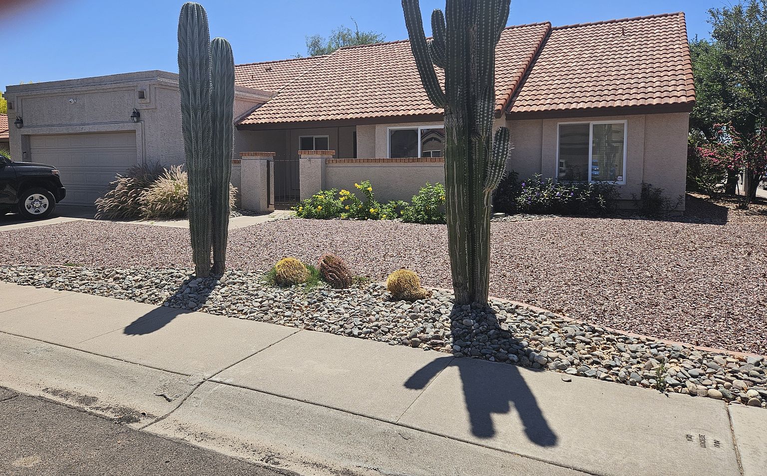 9079 E Windrose Dr photo 4