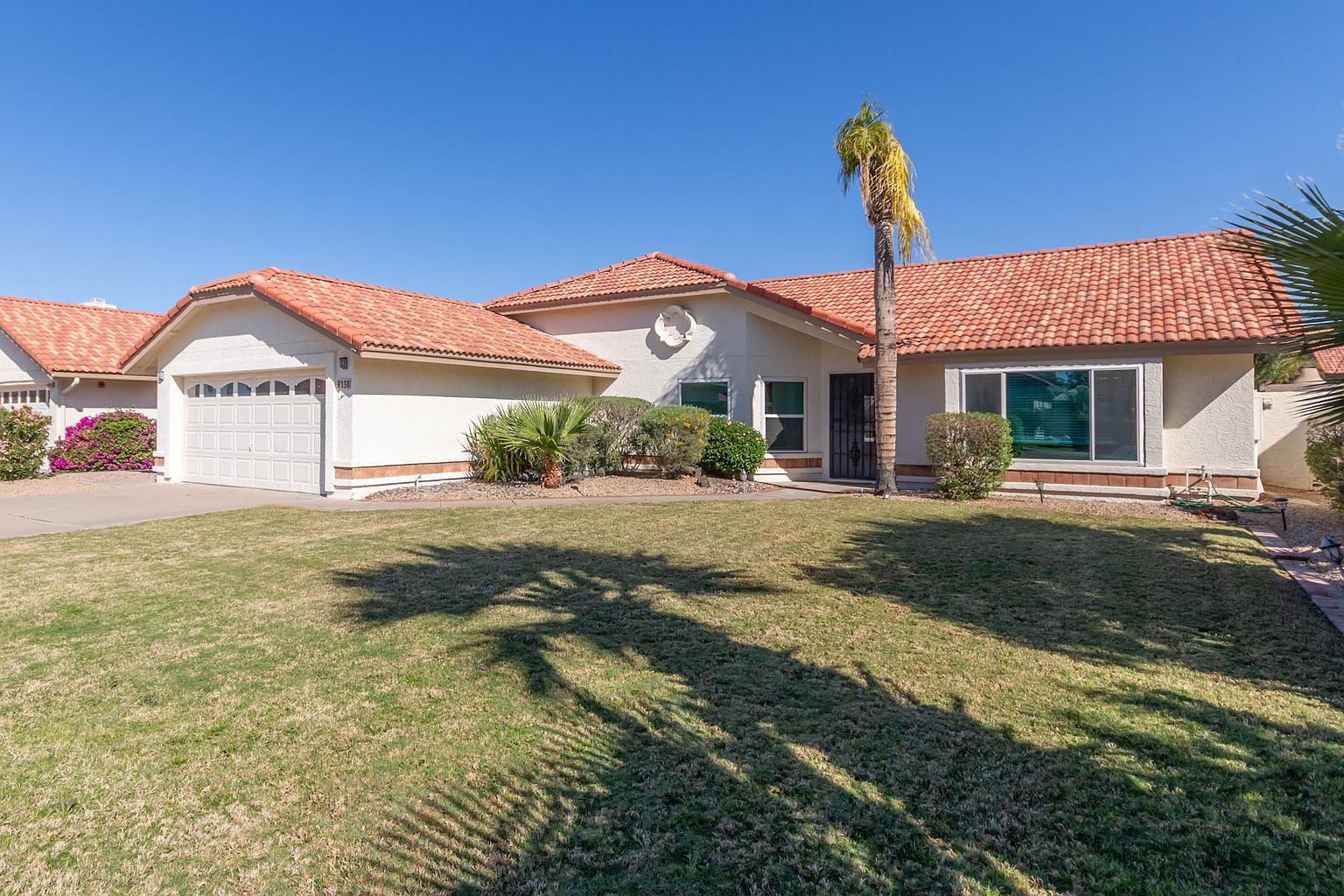 9138 E Davenport Dr photo 3
