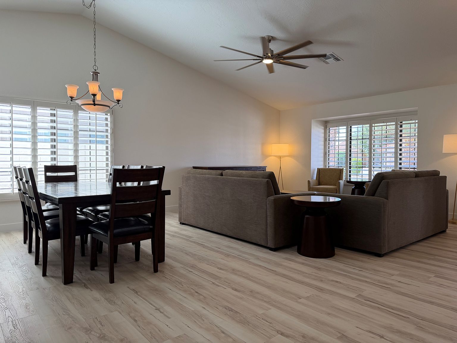 8956 E Voltaire Dr photo 3