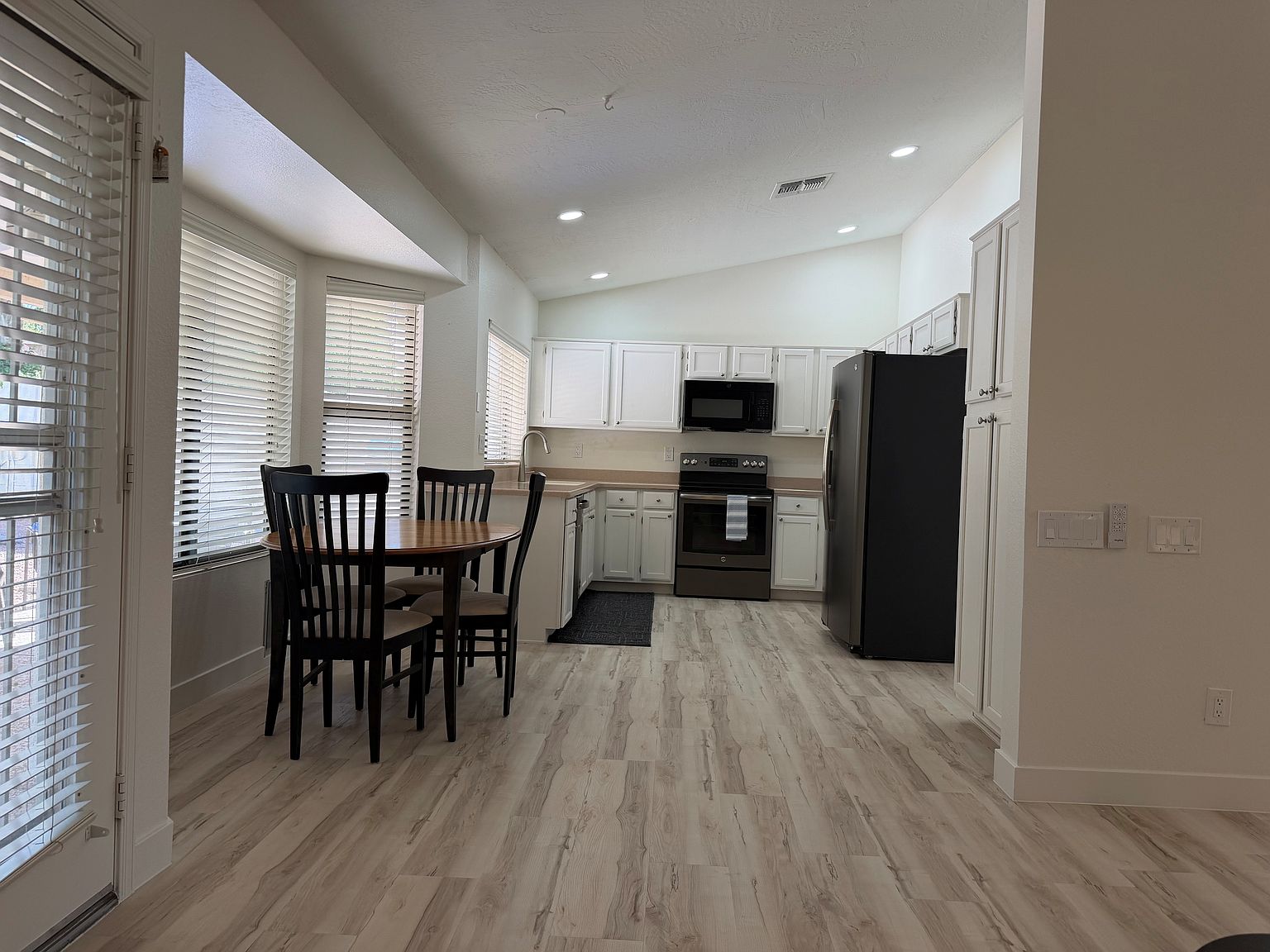 8956 E Voltaire Dr photo 5