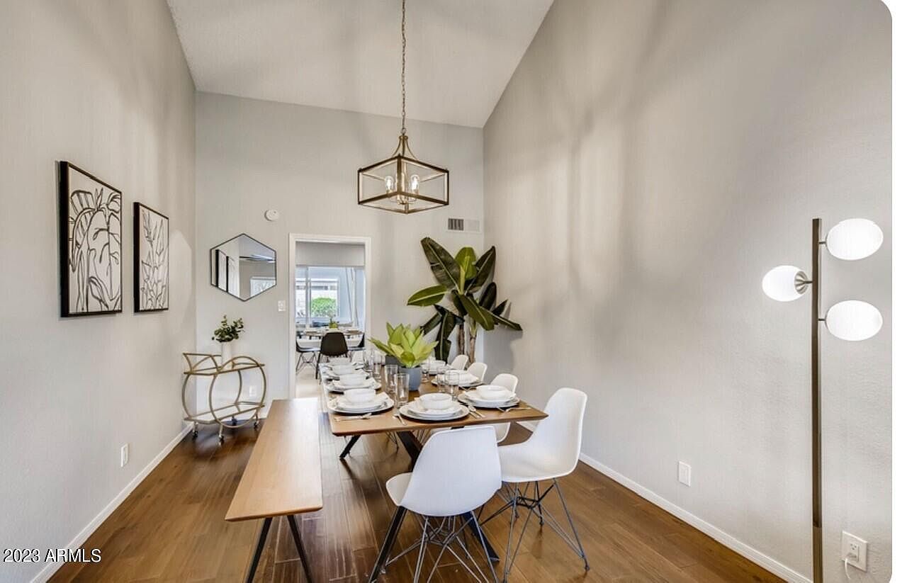 8820 E Kalil Dr photo 3