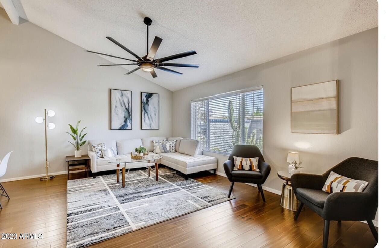 8820 E Kalil Dr photo 4