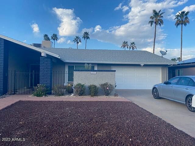 8820 E Kalil Dr photo 2