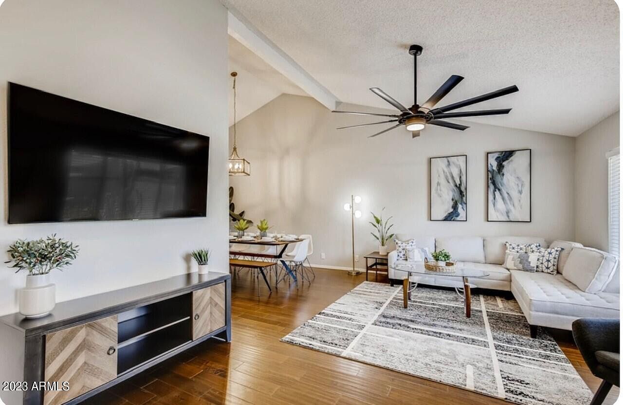 8820 E Kalil Dr photo 5