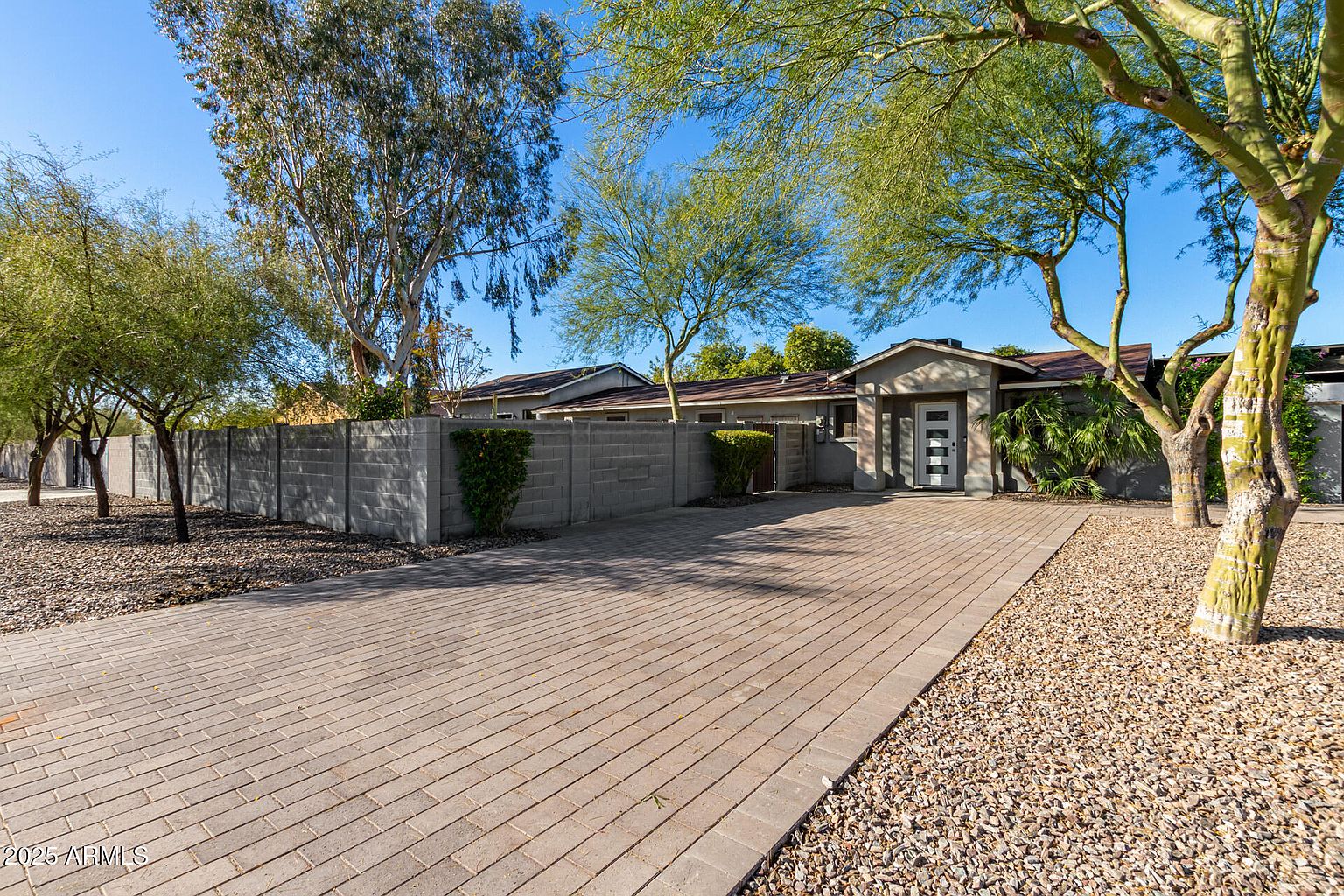 10069 E Paradise Dr Scottsdale, AZ 85260 photo 2