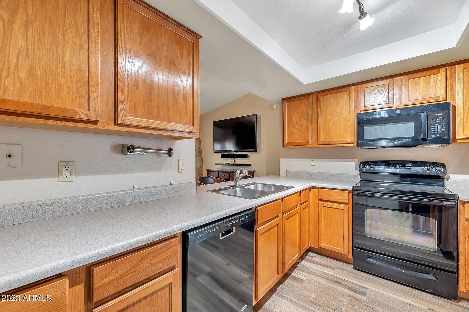10720 E Mercer Ln photo 2