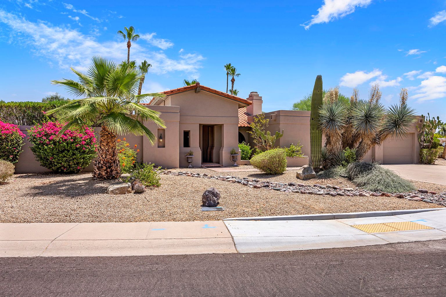 10608 E Arabian Park Dr Scottsdale, AZ 85258 photo 2