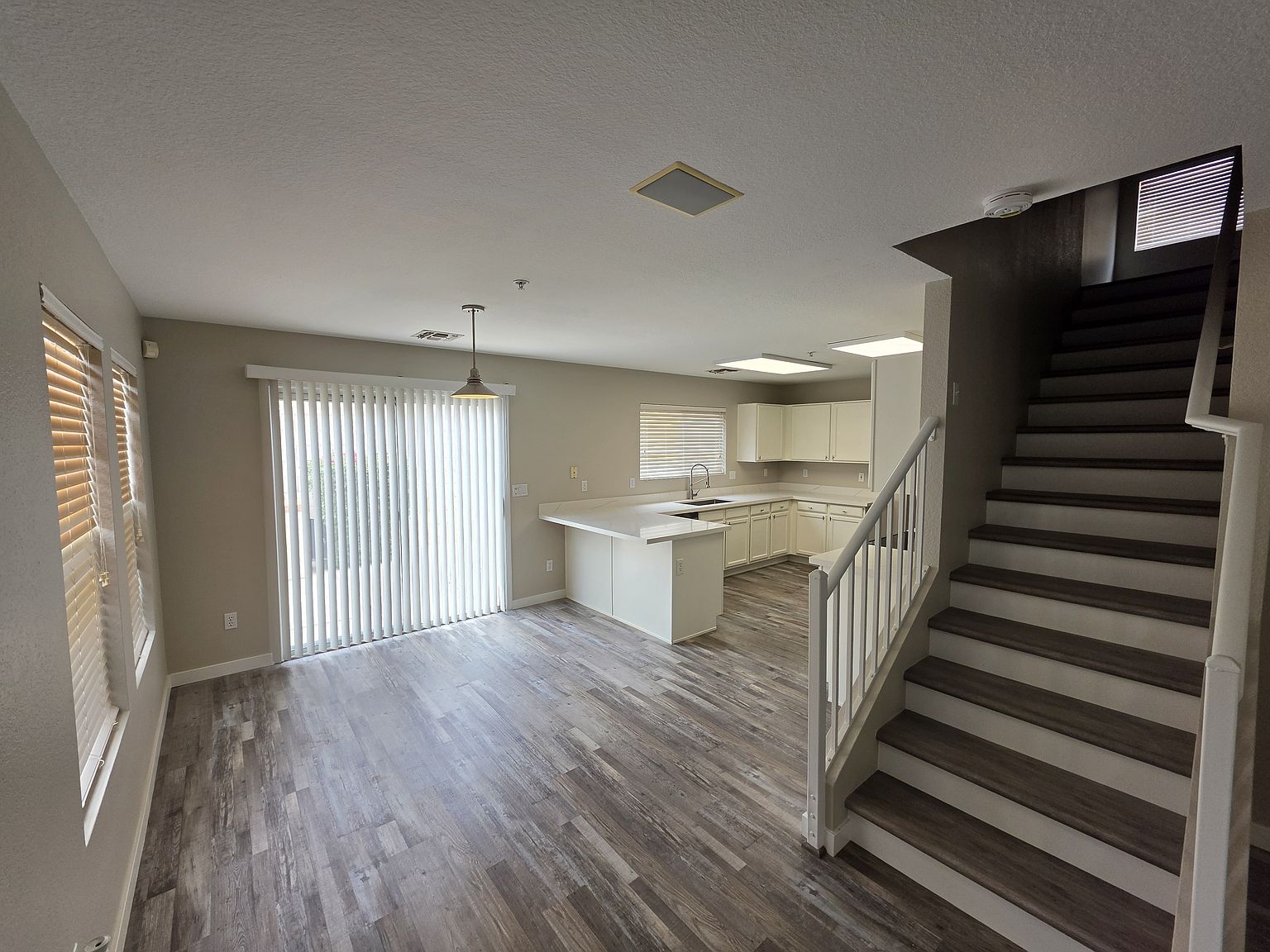 8954 E Shangri La Rd photo 3