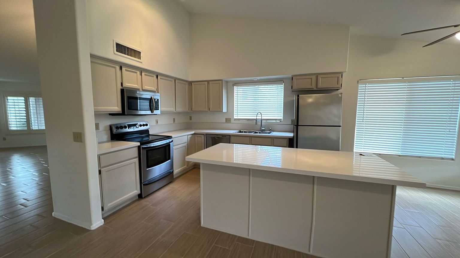 1621 N Raven photo 2