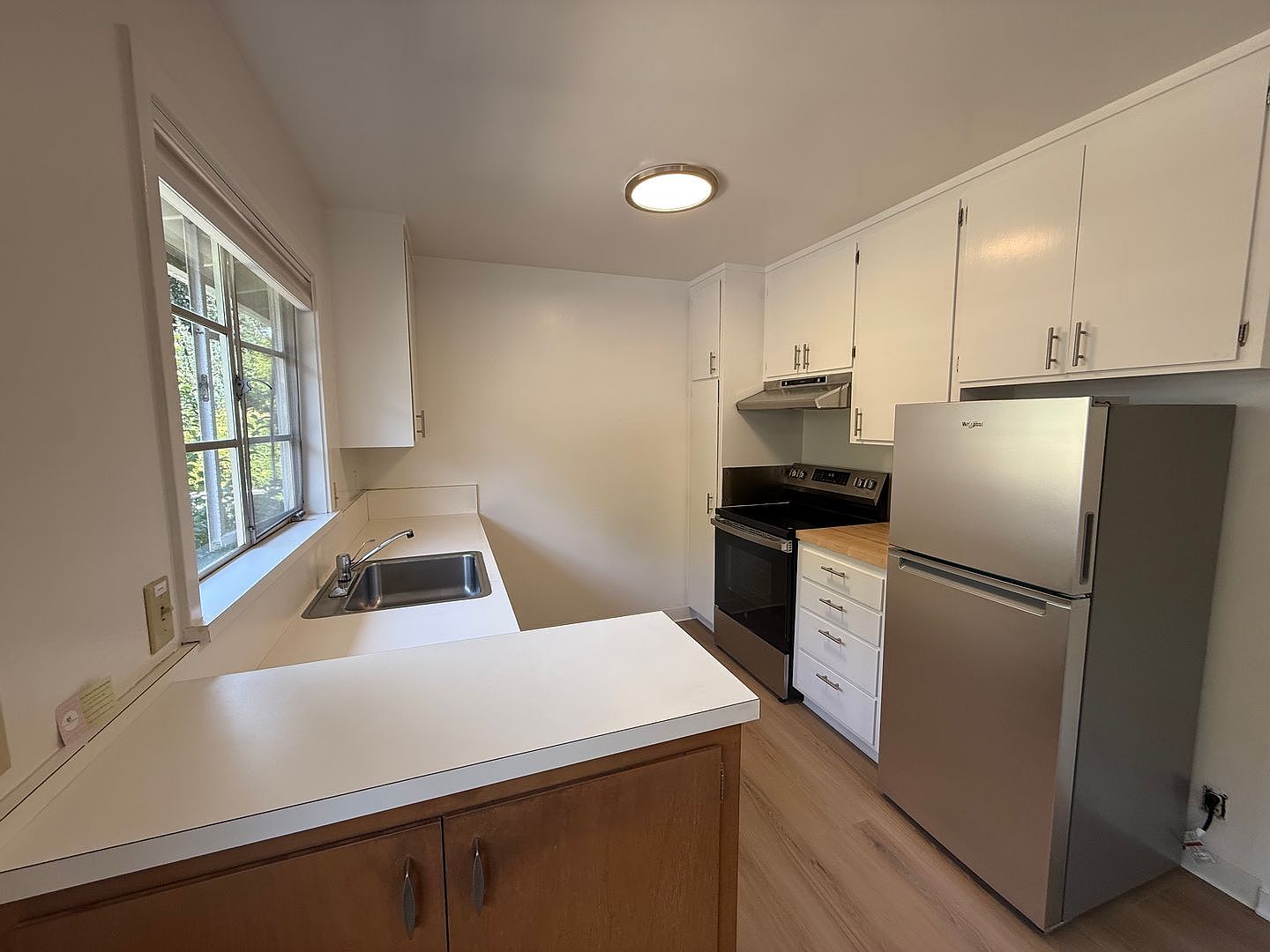 194 Tunstead Ave photo 2