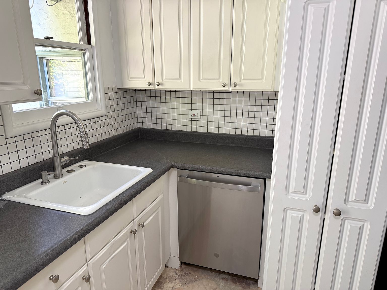 1BR/1BA Apartment on Throckmorton Ave · Mill Valley photo 2