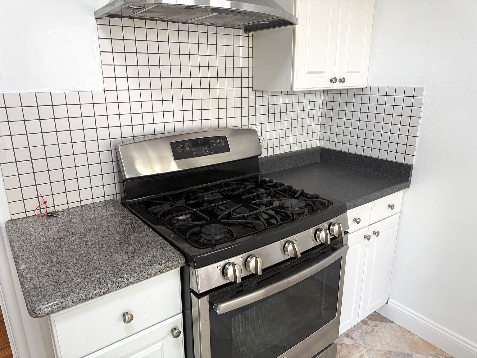 Apartments on Throckmorton Ave · Mill Valley photo 5