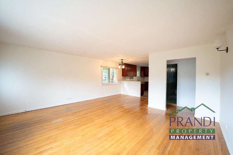 2BR/1BA Single Family House on Willow Ave · Fairfax photo 3