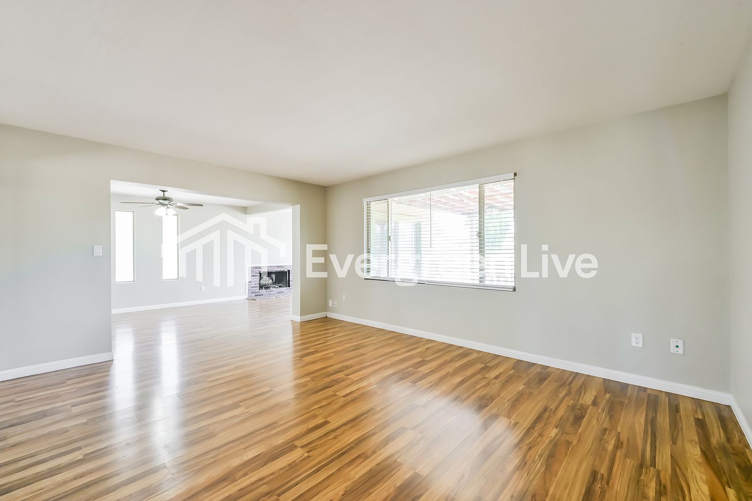 835 S Revolta Cir photo 2