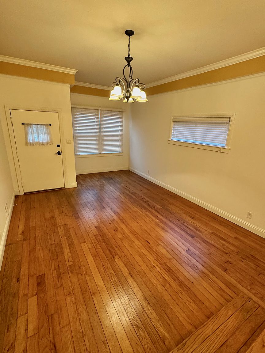 105 Sunnyside Ave photo 2