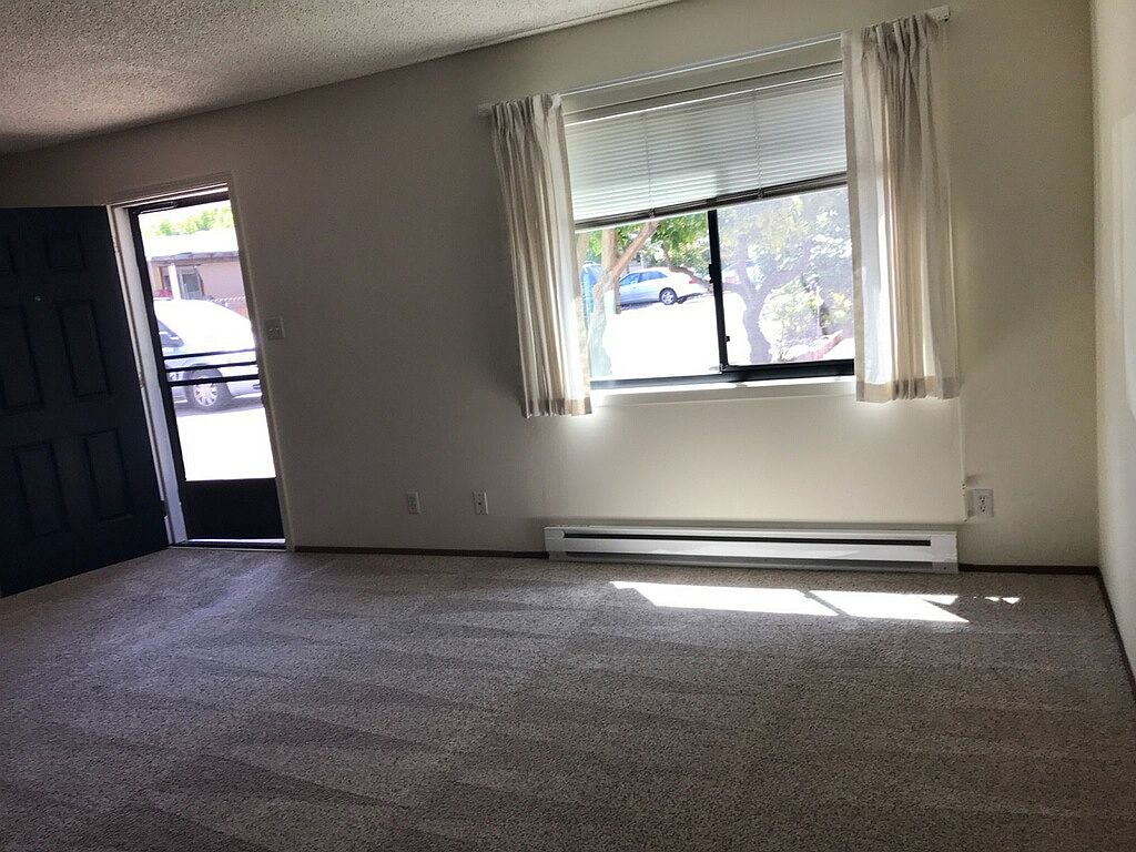 190 Tunstead Ave photo 4