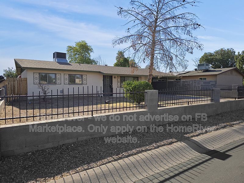 512 S 75th Pl photo 4
