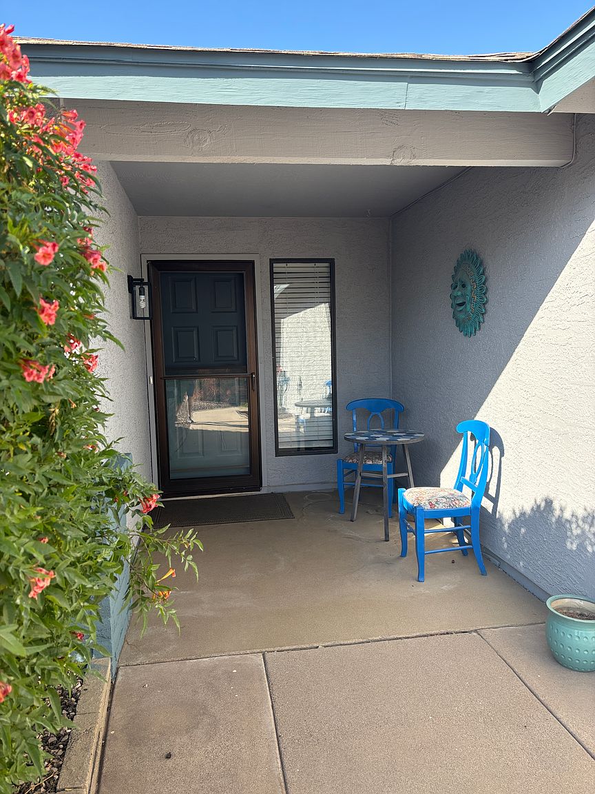 526 S 76th Pl photo 2