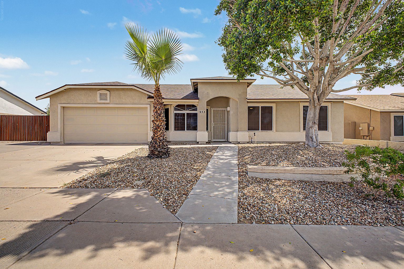 933 N 94th Pl
