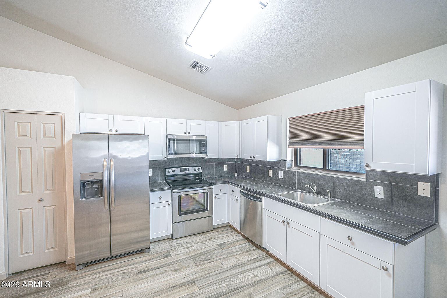 9315 E Dallas St Mesa, AZ 85207 photo 2