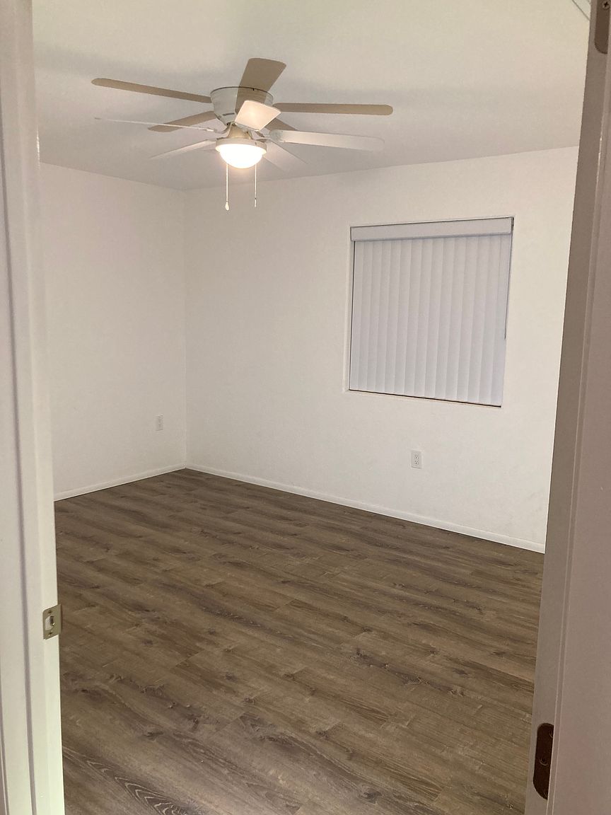 414 S 99th Pl photo 3