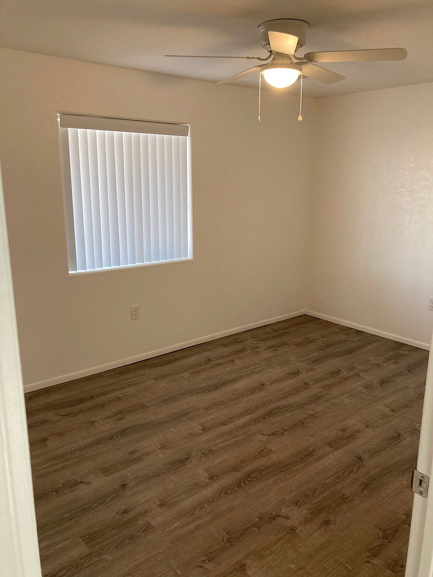 414 S 99th Pl photo 4