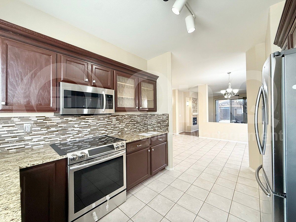 10538 E Flossmoor Ave photo 3
