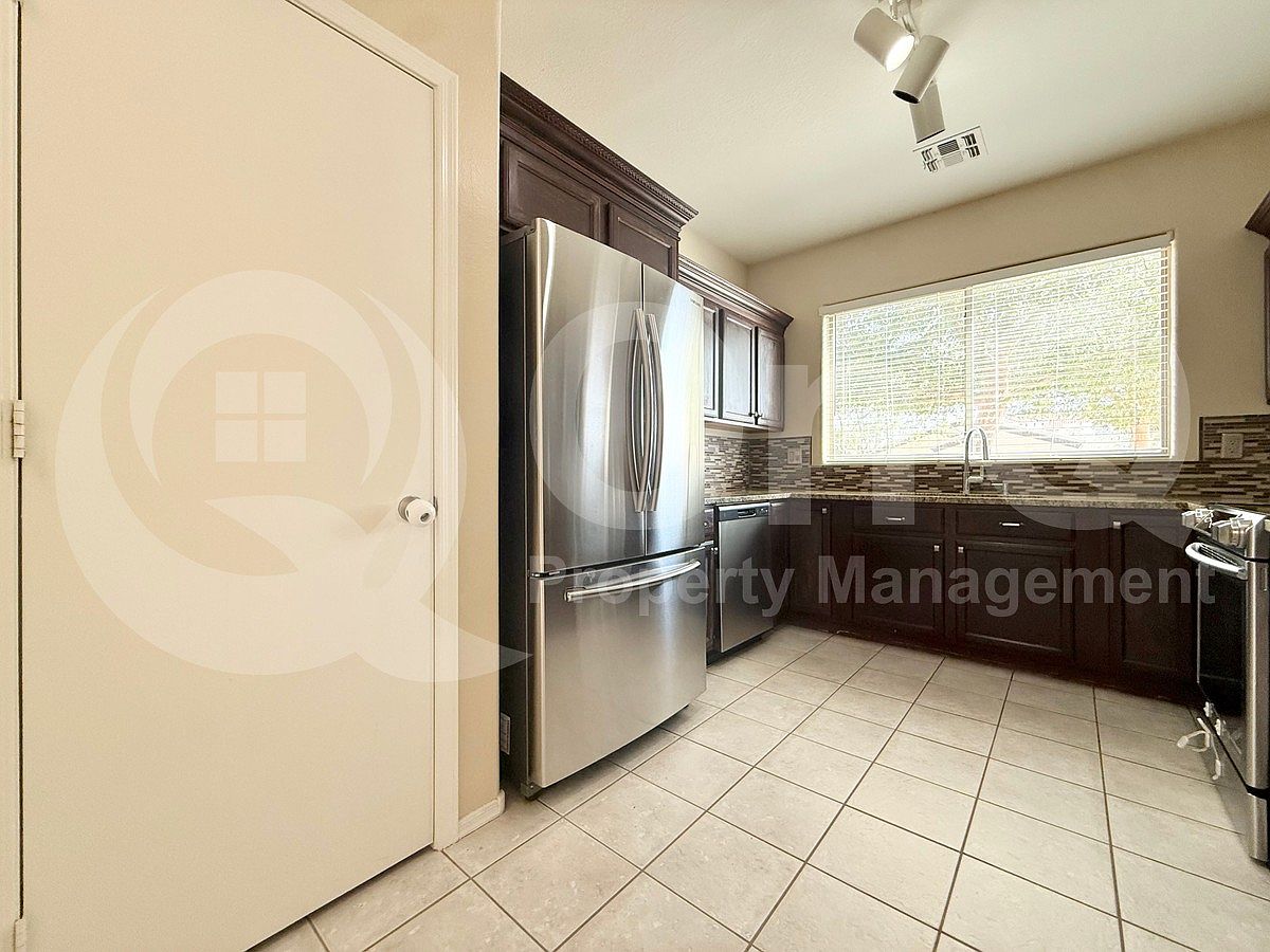 10538 E Flossmoor Ave photo 5