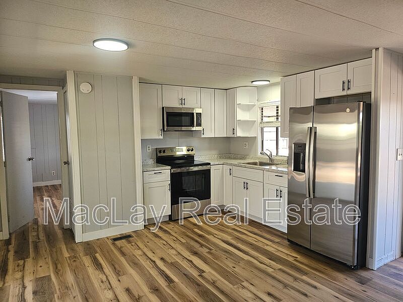 901 S 95th St photo 3