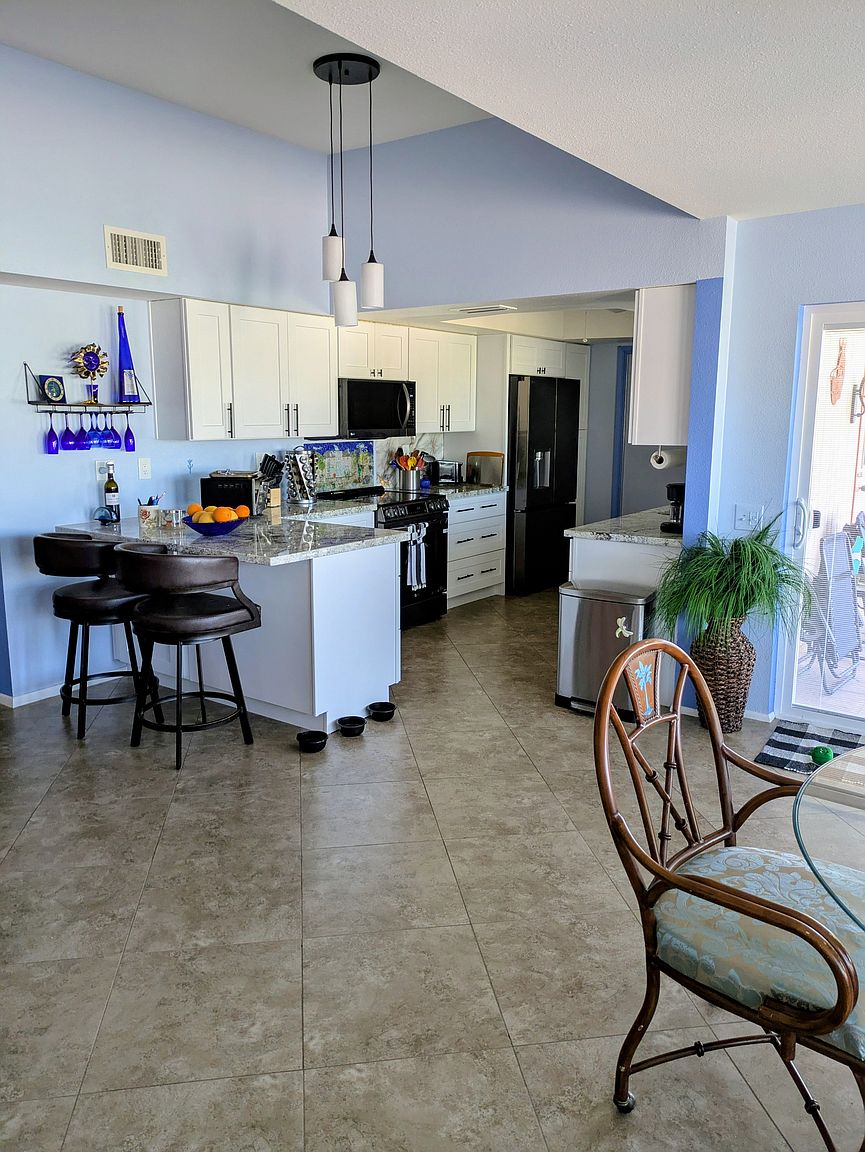10818 W Welk Dr photo 4