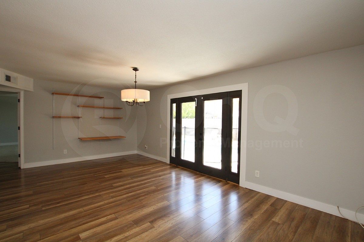 6039 W Carol Ann Way photo 4