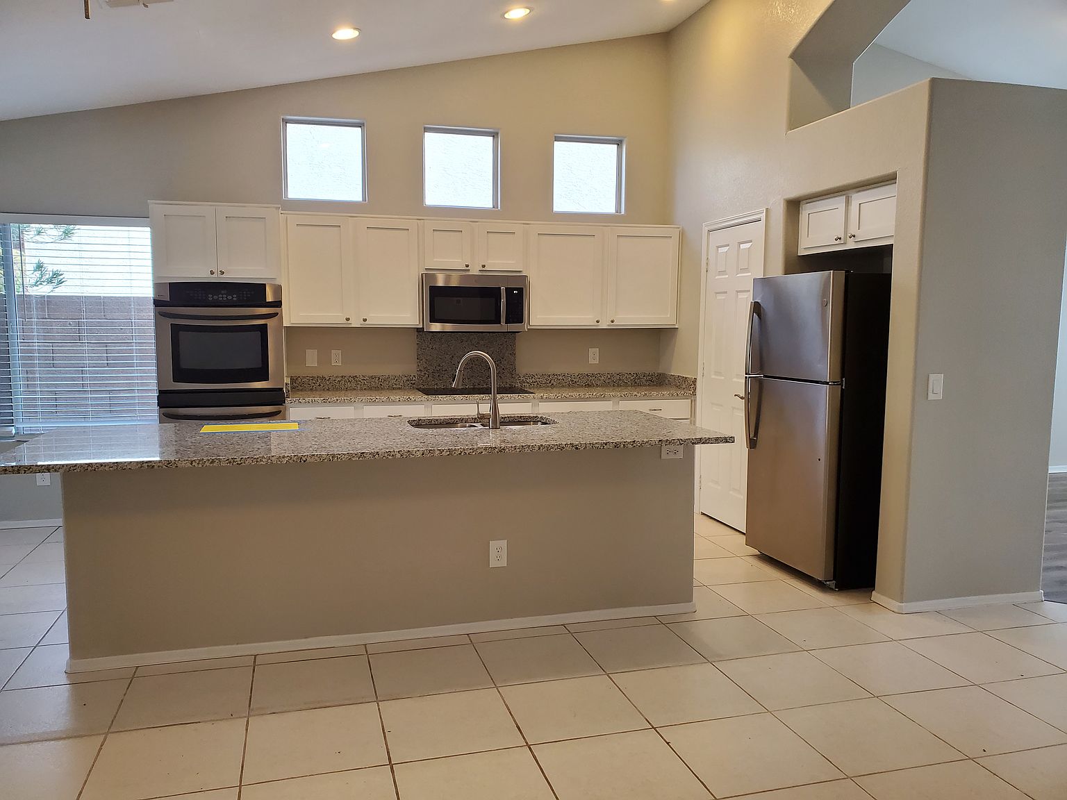 5656 W Pontiac Dr photo 2