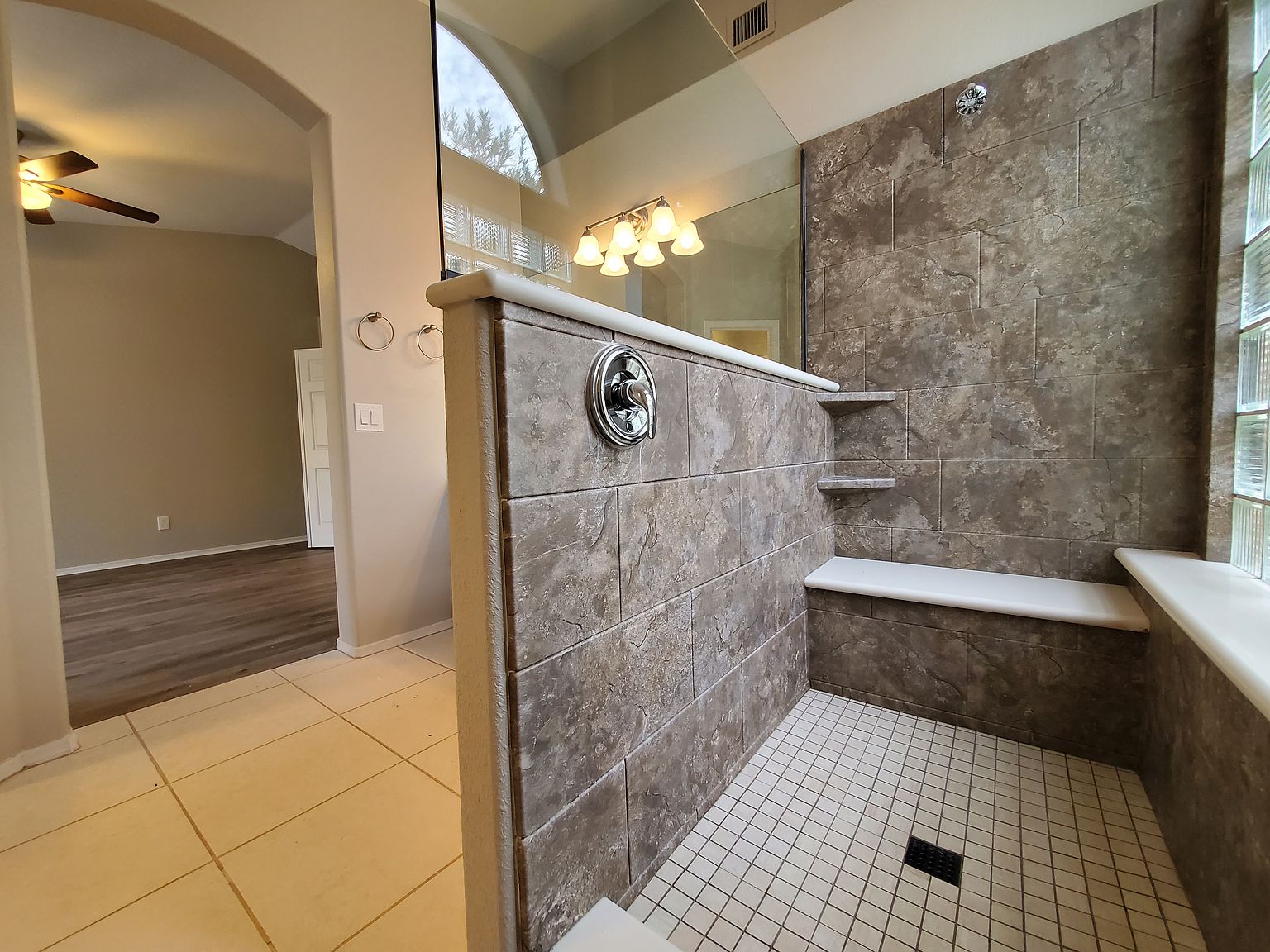 5656 W Pontiac Dr photo 5
