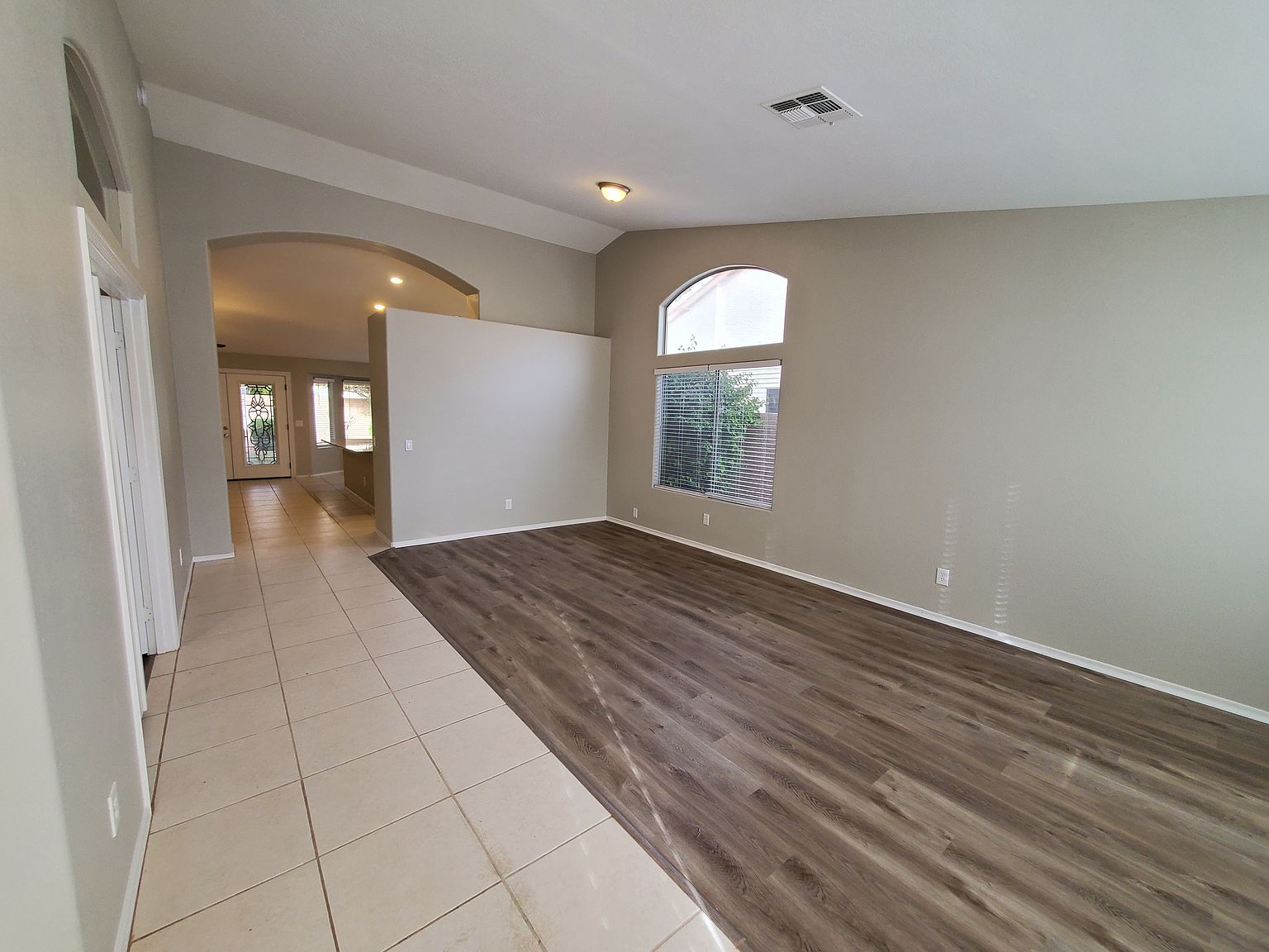 5656 W Pontiac Dr photo 3