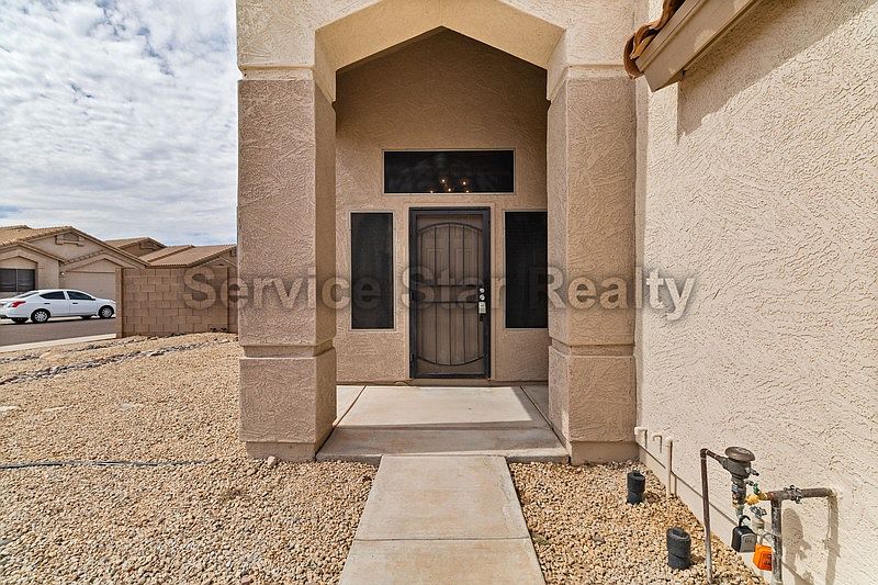 8713 W Lisbon Ln photo 3