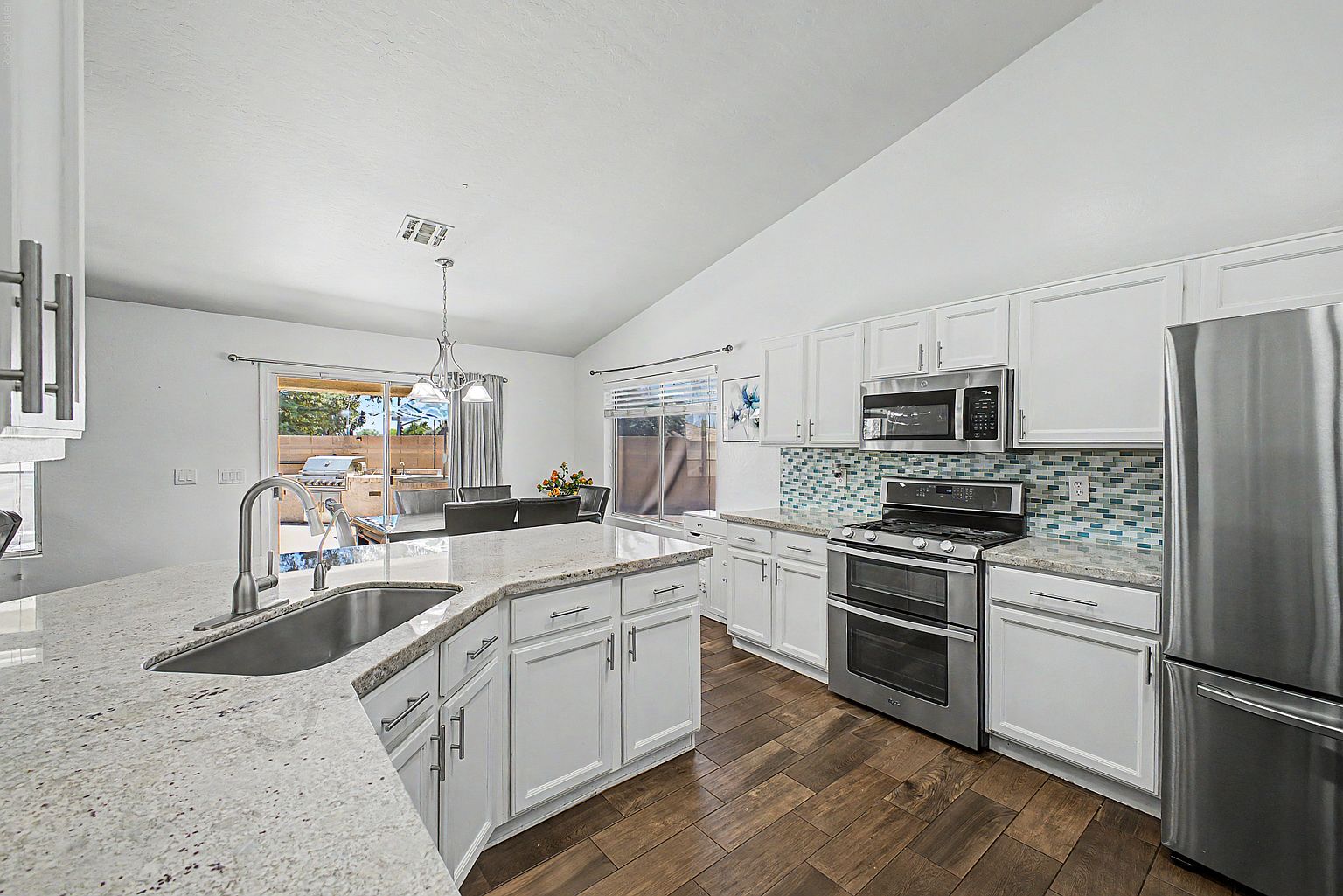 6647 W Tonopah Dr photo 4