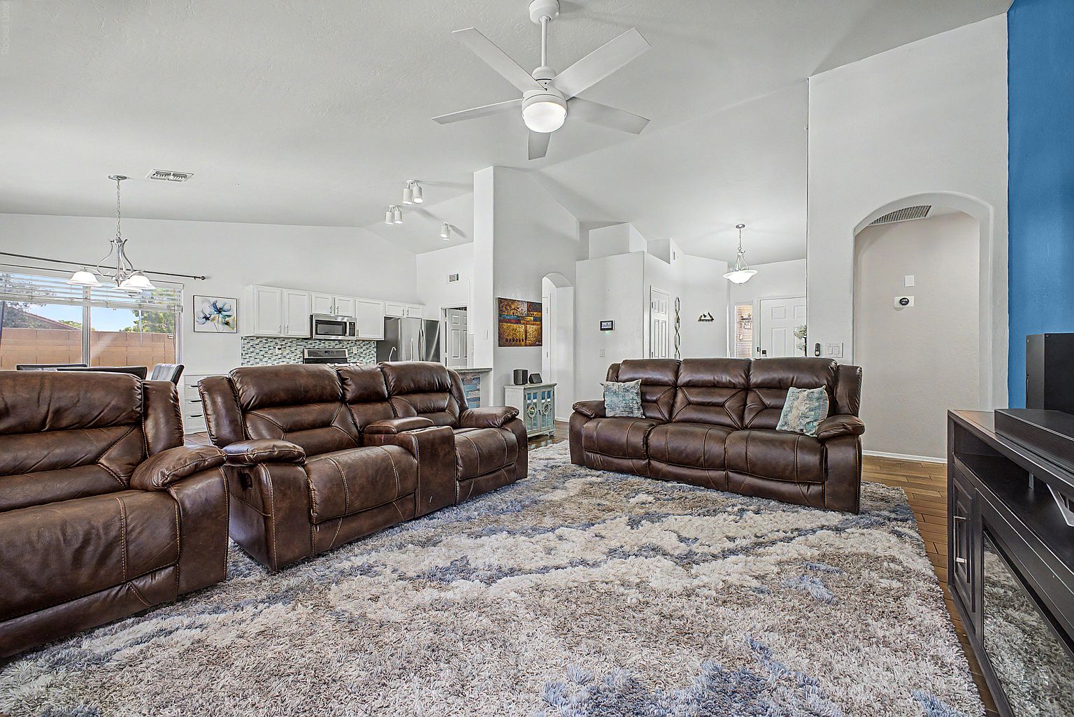 6647 W Tonopah Dr photo 5