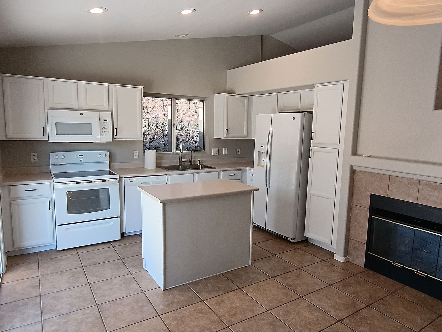 9155 W Michelle Dr photo 3