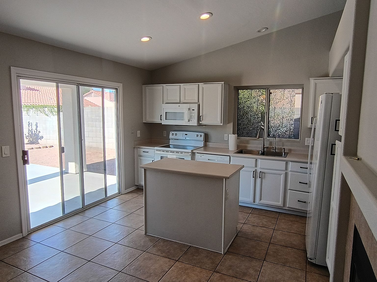 9155 W Michelle Dr photo 2